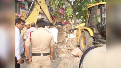 दिल्ली: भजनपुरा में सुबह-सुबह हटाई गई मजार और मंदिर, मौके पर भारी पुलिस बल रहा तैनात