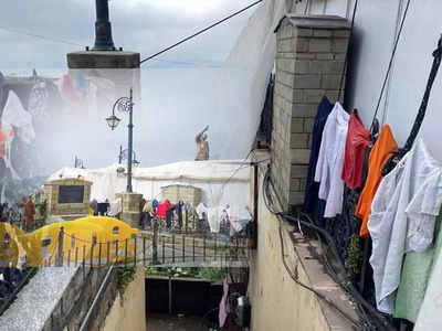 शिमला का रिज मैदान है या धोबी घाट! यहां खुले में नहाकर कपड़े क्यों सुखा रहे लोग