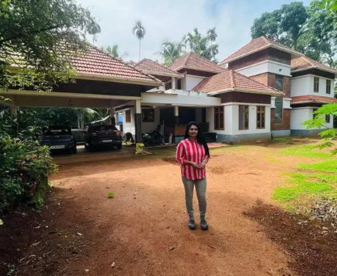 ​സോഷ്യൽ മീഡിയയിൽ സജീവം 