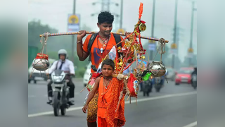 दिल्ली से लेकर यूपी, उज्जैन से लेकर भोपाल तक शिवमंदिर में भक्तों ने की शिवपूजा
