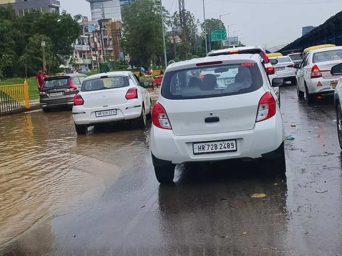 ​हर तरफ ट्रैफिक जाम 