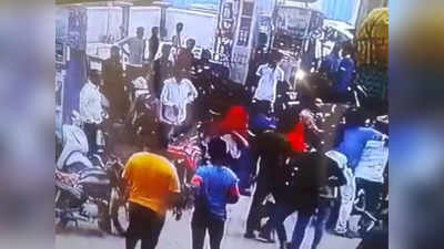 Indore News: पेट्रोल पंप पर लड़कियों ने जमकर चलाए लात-घूंसे, कर्मचारी ने लाइन में लगने को कहा तो मचाया बवाल