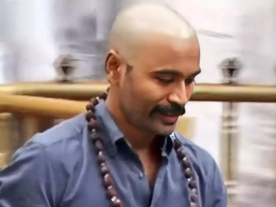 Dhanush Bald Look: તિરૂપતિ મંદિર પહોંચ્યો ધનુષ, મુંડાવી લીધા લાંબા વાળ અને દાઢી! ફેન્સ ચોંકી ગયા 