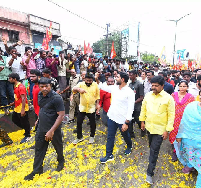 నెల్లూరులో నారా లోకేష్ పాదయాత్రకు క్రేజ్