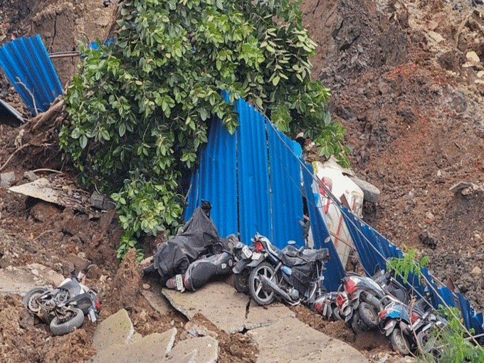 ​बिल्डर को नोटिस, रोका गया काम​