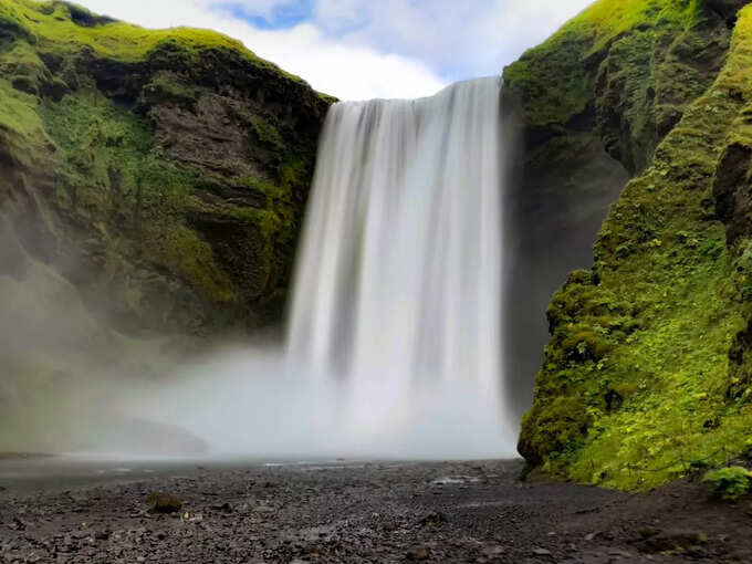 pexels- Why does the waterfall flow upside down -1301470