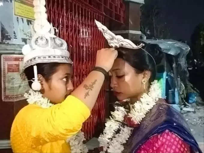 ​कोलकाता में मौसमी दत्ता और मौमिता मजूमदार ने की शादी 