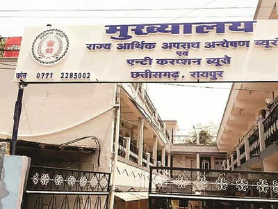 Raipur News Live Today: शिक्षा विभाग के अफसर अशोक चतुर्वेदी और उनके रिश्तेदारों के ठिकानों पर रेड