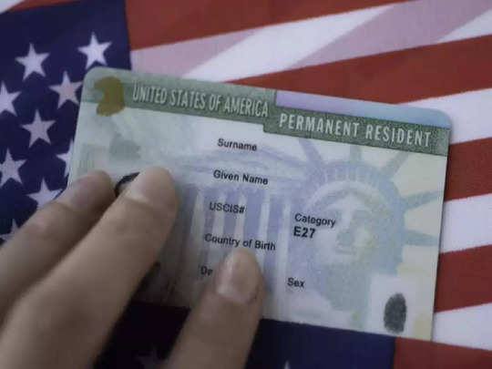 US Green Card: અમેરિકાની બહાર રહેવા દરમિયાન ગ્રીન કાર્ડ રદ થઈ જાય તો શું કરશો? આટલું જાણી લેશો તો ઘણું કામ લાગશે 