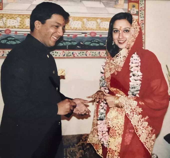 ​समरजीतसिंह की शादी राधिकाराजे से 2002 में हुई