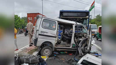 लोनी गोल चक्कर फ्लाई ओवर पर तेज़ रफ्तार वैन बस से टकराई, 3 की मौत, 8 घायल