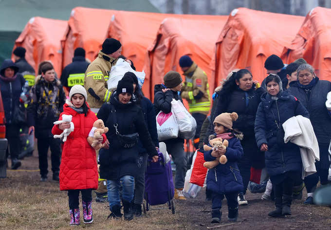 यूक्रेन युद्ध ने कितनों को शरणार्थी बनाया