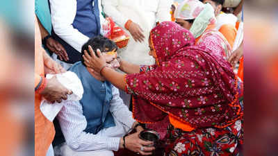 Kanwar Mela: पांव धोए, आशीर्वाद लिया... CM पुष्कर धामी ने उत्तराखंड में कांवड़ियों का यूं किया स्वागत