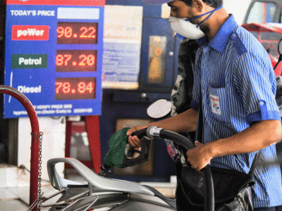 Petrol Diesel Price : കയറ്റുമതി കുറയ്ക്കുമെങ്കിലും ഉല്പാദനം വെട്ടിക്കുറയ്ക്കില്ലെന്ന് റഷ്യ; തുടർച്ചയായ രണ്ടാം വാരവും നേട്ടത്തിൽ ക്രൂഡ് ഓയിൽ