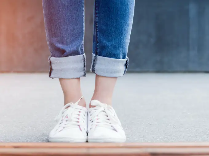 फोल्डिड जींस