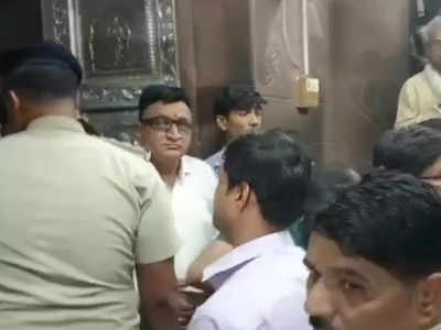 Khandwa News: ओंकारेश्वर मंदिर परिसर में वीआईपी दर्शन से रोकने पर पंडों ने कर दी एसडीएम की पिटाई, मुकदमा दर्ज