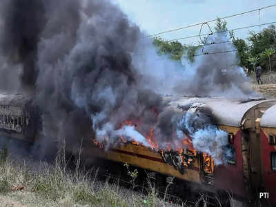 Falaknuma Express Accident: కుట్ర కోణమా..? ప్రమాదమా..? ఫలక్‌నుమా ఎక్స్‌ప్రెస్ ఘటనపై ఆరా