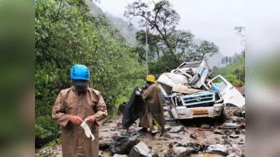 Uttarakhand Landslide: गंगोत्री हाइवे से जा रहे तीन वाहनों पर गिरा बोल्डर, 4 की मौत, 26 बाल-बाल बचे