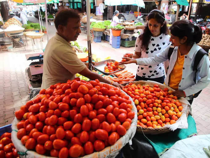 ​बारिश से मंडियों में कम पहुंची सब्जियां, बढ़ेंगे दाम