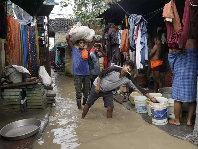 रेहड़ी-रिक्शा चालाने वालों की बढ़ी परेशानी