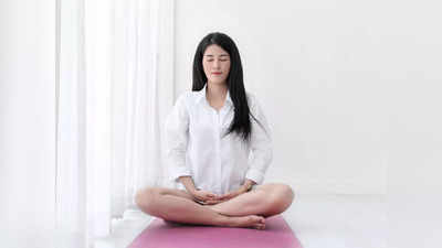 Yoga Benefit: চুলের সব সমস্যায় অব্যর্থ দাওয়াই যোগা, এই ৫ আসন রোজ করলে একটাও চুল পড়বে না
