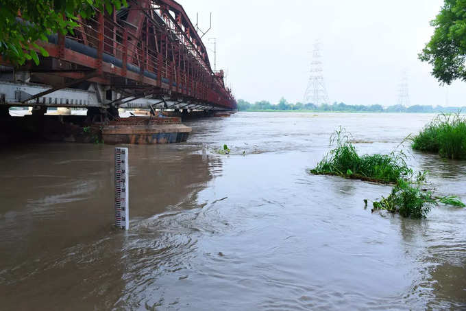 दिल्‍ली के बाढ़ग्रस्‍त इलाकों में धारा 144 लागू