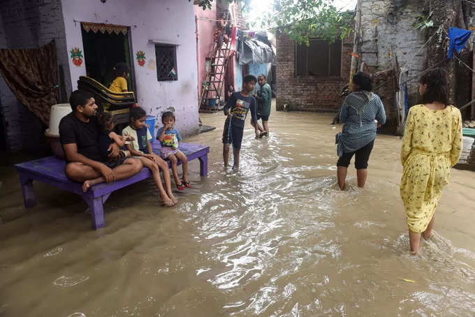 Delhi Flood Alert: अभी यमुना का जलस्तर और बढ़ने की आशंका