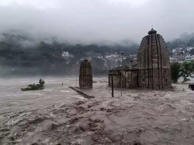 मंडी का पंचवक्त्र मंदिर भी बाढ़ में डूबा था