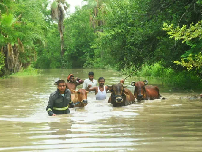 ​अधिकारियों को दिए निर्देश​