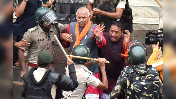 बिहार सरकार का दावा : भगदड़ में गिरने से हुई भाजपा नेता विजय सिंह की मौत