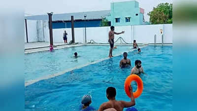 UP News: जालौन में स्विमिंग पूल-वॉटर पार्कों को जारी हो रहे नोटिस, युवक की मौत के बाद जागा प्रशासन