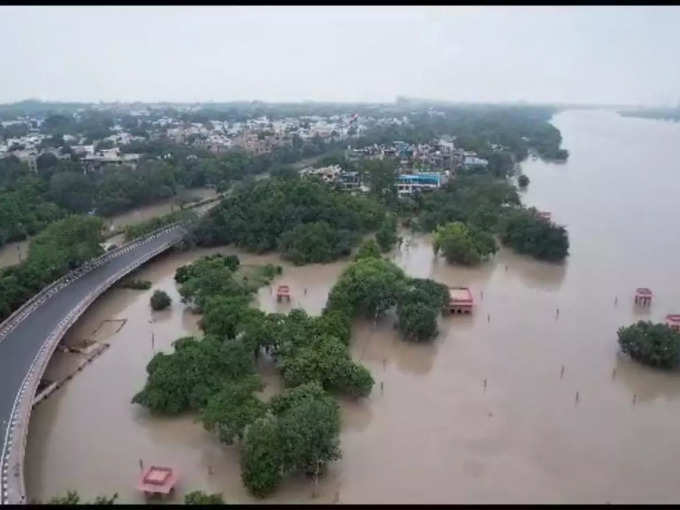 ​हाईवे के नीचे जैसे समंदर 