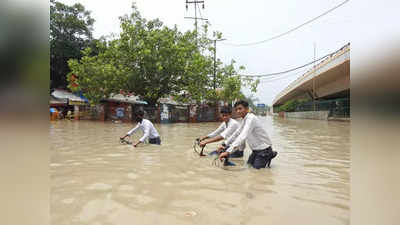 Delhi Flood : যমুনার জলে ডুবে দিল্লি, থমকাল মেট্রোর চাকাও!