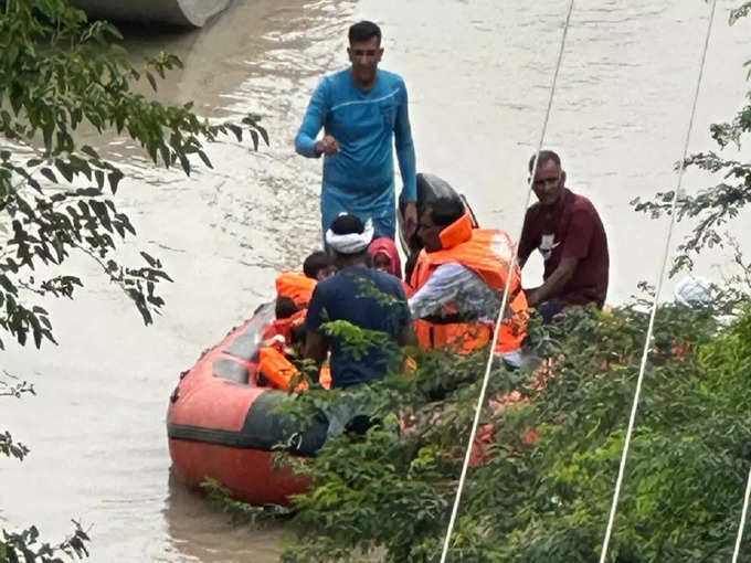 तटबंध को किया गया मजबूत