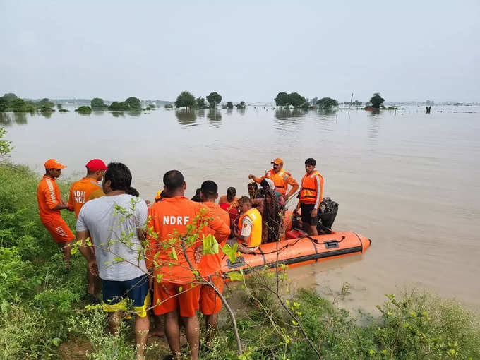 अधिकारियों को मौके पर कैंप करने के निर्देश