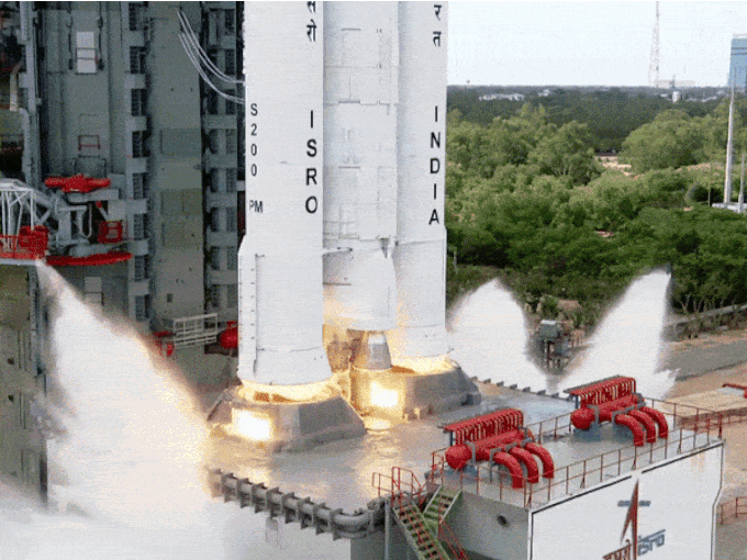 आंध्र प्रदेश: भारतीय अंतरिक्ष अनुसंधान संगठन (ISRO) ने सतीश धवन अंतरिक्ष केंद्र, श्रीहरिकोटा से चंद्रयान-3 लॉन्च किया।