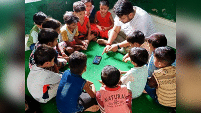 Hardoi News: सरकारी स्कूल के बच्चे AI तकनीक के जरिए पढ़ रहे, शिक्षक शिवेंद्र सिंह ने की नई पहल