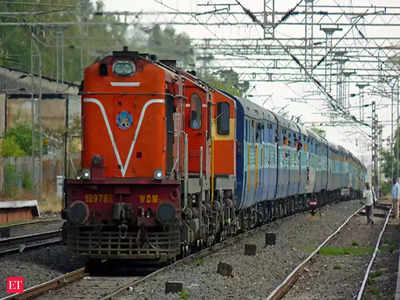 UP Train Cancelled: भारी बारिश से थमे रेलगाड़ियों के पहिए, 8 ट्रेनें कैंसिल, रेलवे ने यात्रियों को लौटाए 70 लाख रुपये