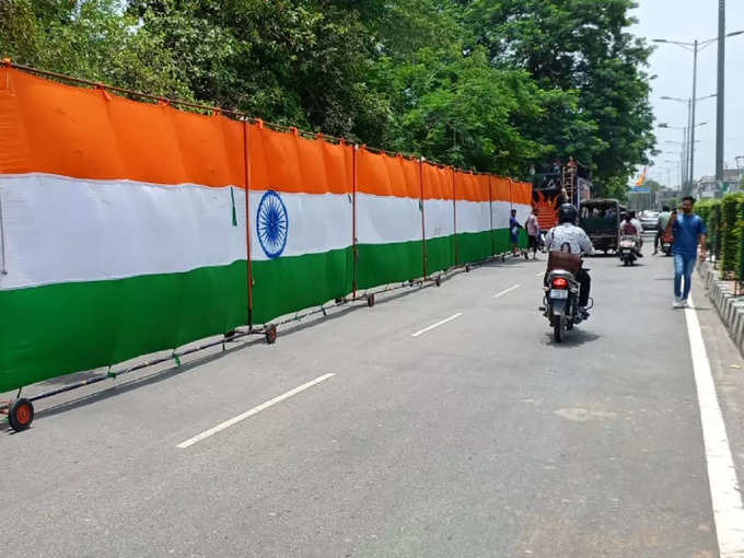 शिव भक्ति के साथ दिखानी चाहिए देशभक्ति