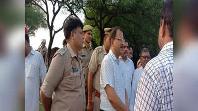 Ballia में घाघरा नदी के बढ़ते पानी पर प्रशासन अलर्ट, DM रवींद्र कुमार ने बाइक से दौरा कर लिया जायजा