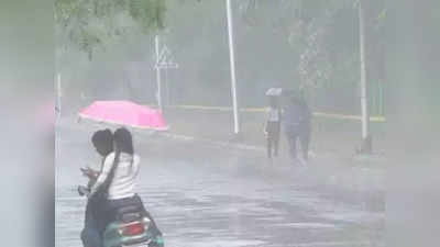 UP Weather Today: यूपी में आज भारी बारिश की चेतावनी, 36 जिलों में गिर सकती है बिजली