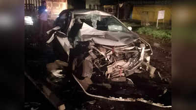Kaushambi में गड्ढे से अनियंत्रित होकर कार ट्रक से टकराई, युवती की मौत, तीन गंभीर घायल
