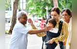 Diya Mirza With Son: बेटे के साथ एयरपोर्ट पर नजर आईं दीया मिर्जा, एक्ट्रेस की मां भी नजर आईं साथ