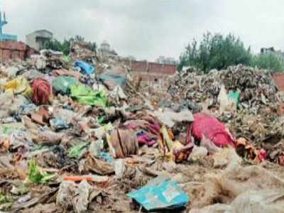 Ghaziabad Garbage: बारिश के बीच 30 हजार टन कूड़े की दुर्गंध से शहर के लोग परेशान, 25 दिन लग जाएंगे हटाने में