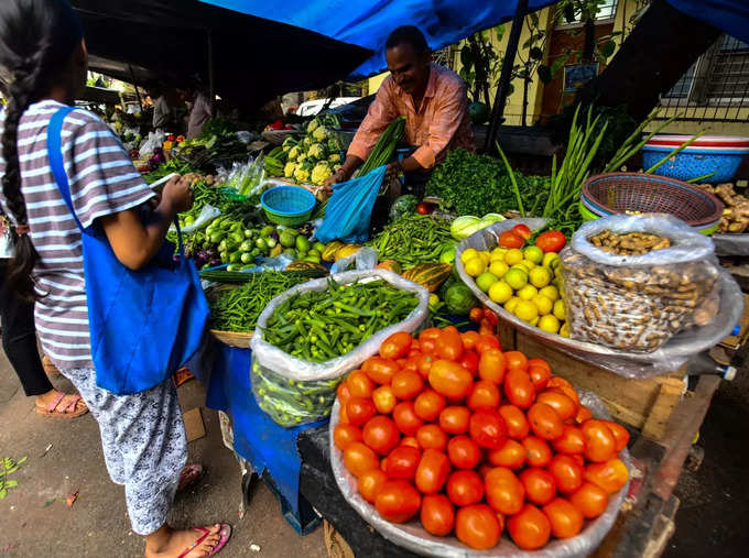 बारिश-बाढ़ से फसलें बर्बाद, आसमान पर सब्जियों के दाम