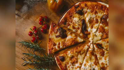 Pizza Viral Video: জ্বলন্ত আগ্নেয়গিরিতে পিৎজার স্বাদ! তরুণীর আজব কাণ্ডে তাজ্জব নেটপাড়া, দেখুন ভিডিয়ো