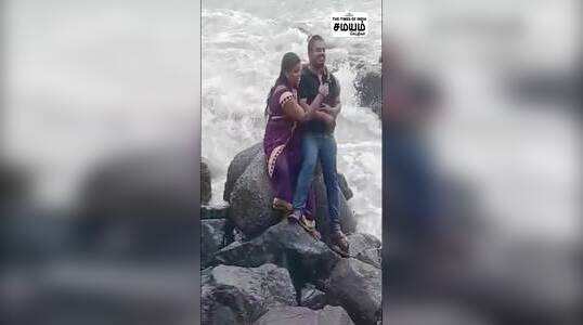 கணவருடன் கடலில் செல்ஃபி; எமனாய் வந்த அலை - பகீர் வீடியோ!