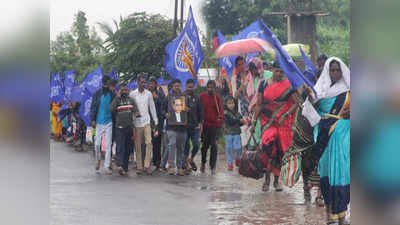 डॉ. बाबासाहेब आंबेडकरांच्या नावाच्या कमानीला विरोध, सांगलीच्या दीडशे कुटुंबांनी गाव सोडलं, लाँग मार्च सुरु