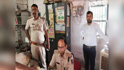 Bihar: नालंदा में बदमाशों ने बैंक से 10 मिनट में लूट लिए ₹14 लाख, एक ग्राहक को चाकू भी मारा