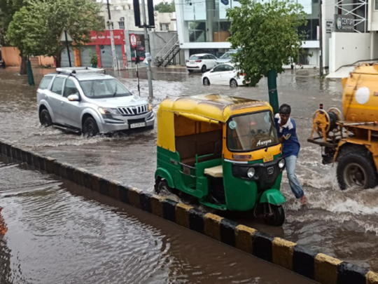 સૌરાષ્ટ્રમાં મેઘરાજાની તોફાની બેટિંગ, ધોરાજી અને સુત્રાપાડામાં 10 ઈંચ વરસાદથી હાહાકાર 